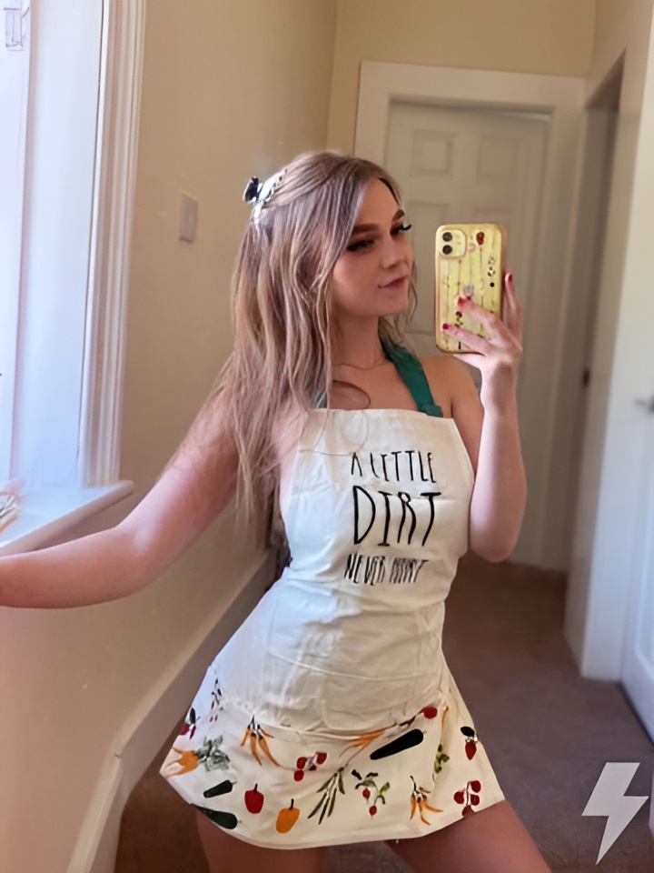 Элеонора привлекальеная девушка из Междуреченска цена от 10000 руб