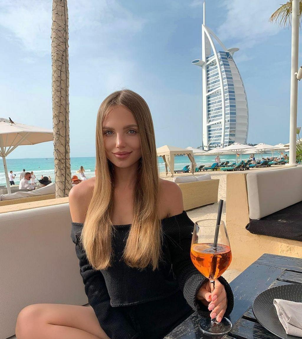 Софья привлекальеная девушка из Междуреченска цена от 3000 руб