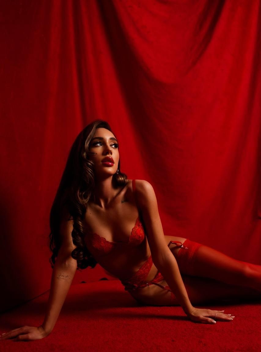 Луиза привлекальеная девушка из Междуреченска цена от 4000 руб