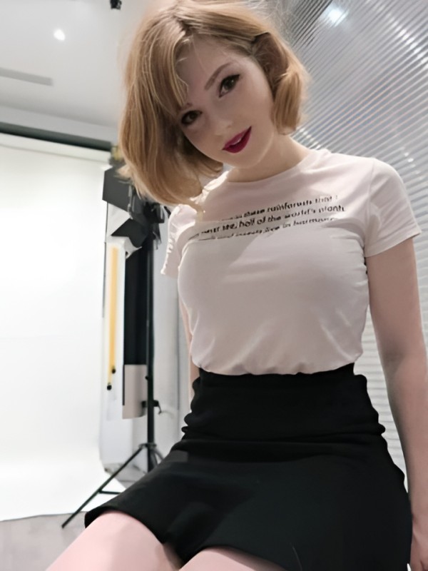 Кристина привлекательная девушка из Междуреченска цена от 10000 руб