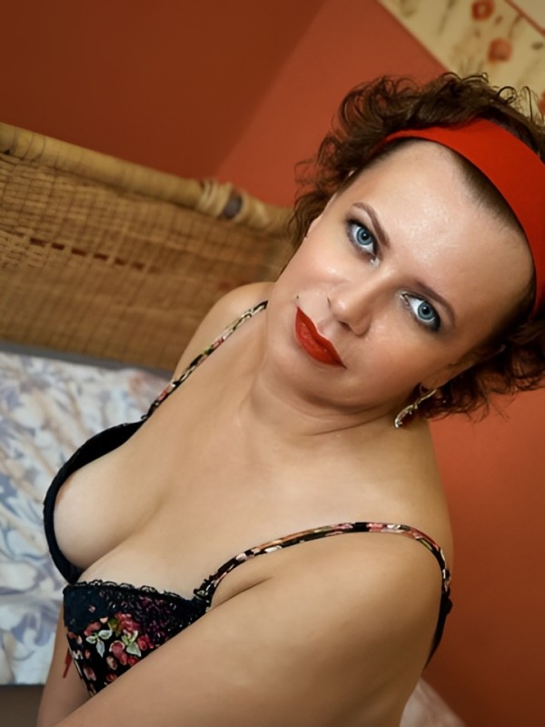 Варвара привлекательная девушка из Междуреченска цена от 10000 руб