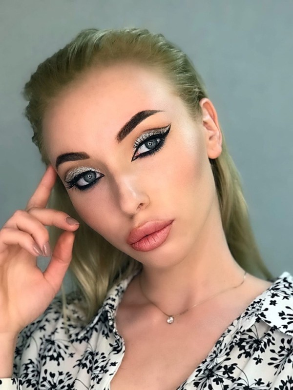 Рита привлекательная девушка из Междуреченска цена от 3500 руб