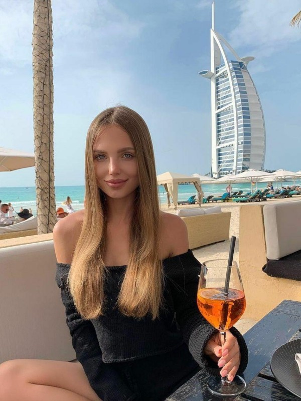 Софья привлекательная девушка из Междуреченска цена от 3000 руб